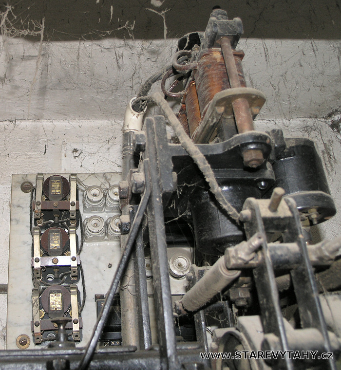 výtah jídelní Vyškov - web www.starevytahy.cz